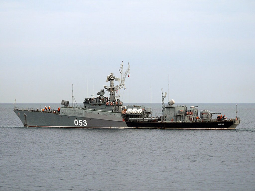 Корабли РФ отрабатывают постановку минных заграждений и противоминные действия