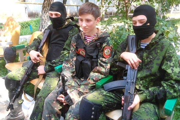 Боевики на Донбассе активно вербуют несовершеннолетних