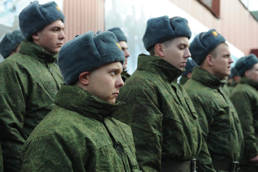 Военкомат Крымa отправил более 100 призывников на службу в российскую армию