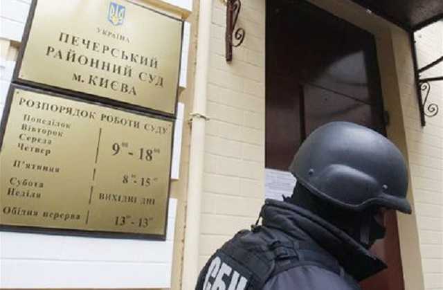 Саакашвили повезли из СИЗО в суд. Адвокат Михо уже работает с бумагами