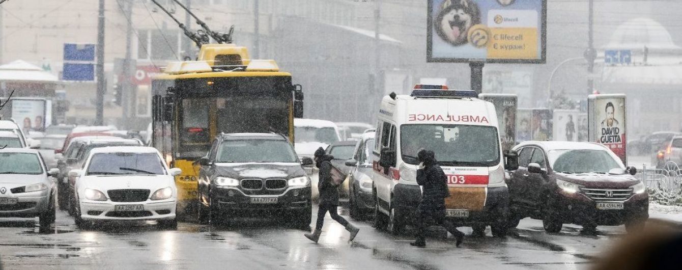 В Киеве из-за снегопада общественный транспорт будет курсировать не по расписанию