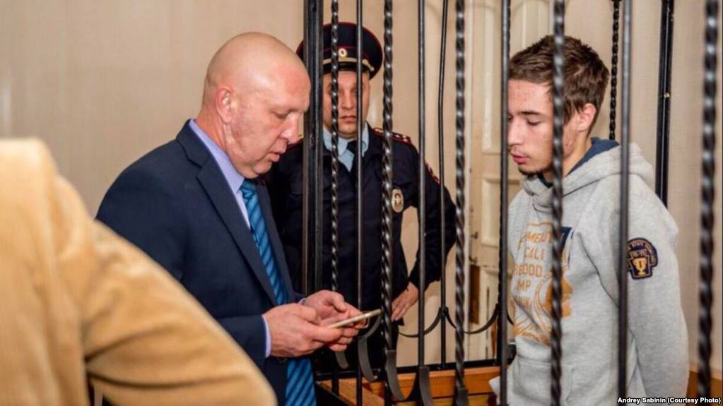 В РФ по неясным причинам перенесли суд над похищенным украинцем Павлом Грибом
