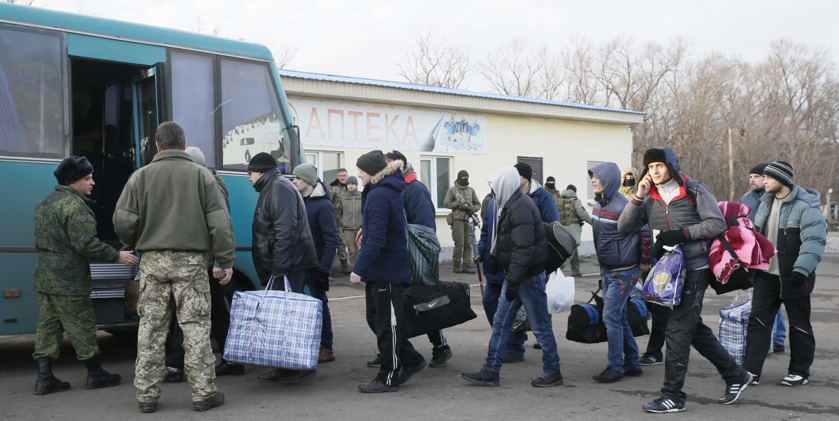 Порошенко прибыл на Донбасс для встречи освобожденных украинцев