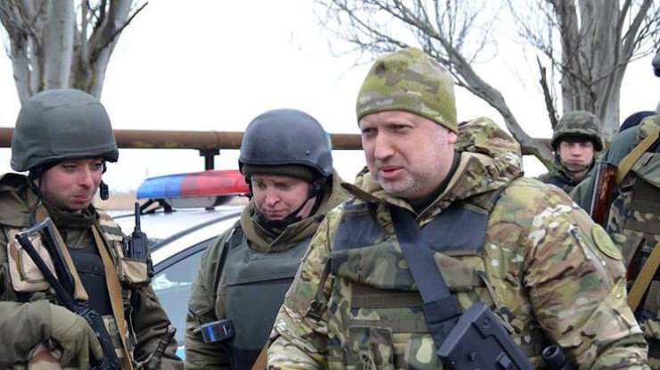 Турчинов заявил, что Россия может начать масштабные боевые действия против Украины в любой момент
