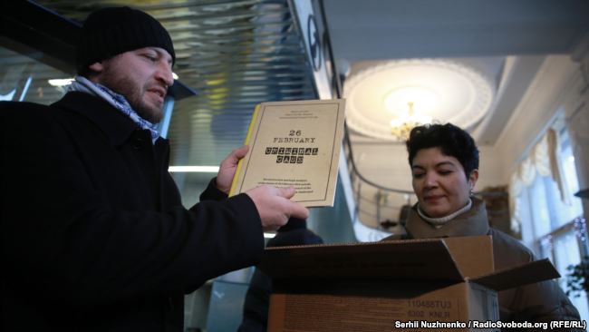 Украинские правозащитники отправили в Кремль «подарки Путину» из Крыма