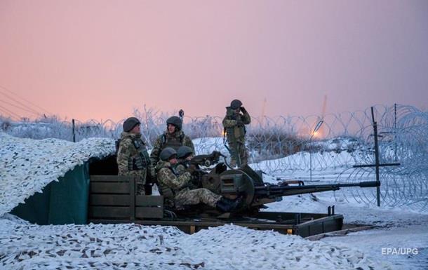 За минувшие сутки двое украинских воинов получили боевые травмы. Враг трижды обстрелял позиции ВСУ, – штаб
