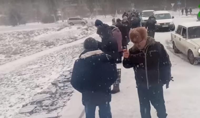 Блогер показав, як мешканці окупованої Горлівки намагаються додзвонитися в Україну