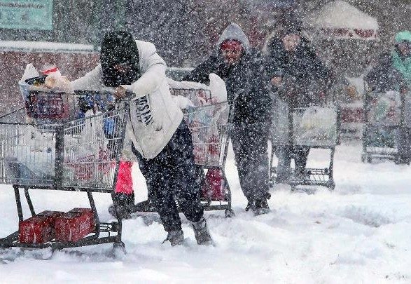 Снежный шторм в США: закрыты аэропорты и школы