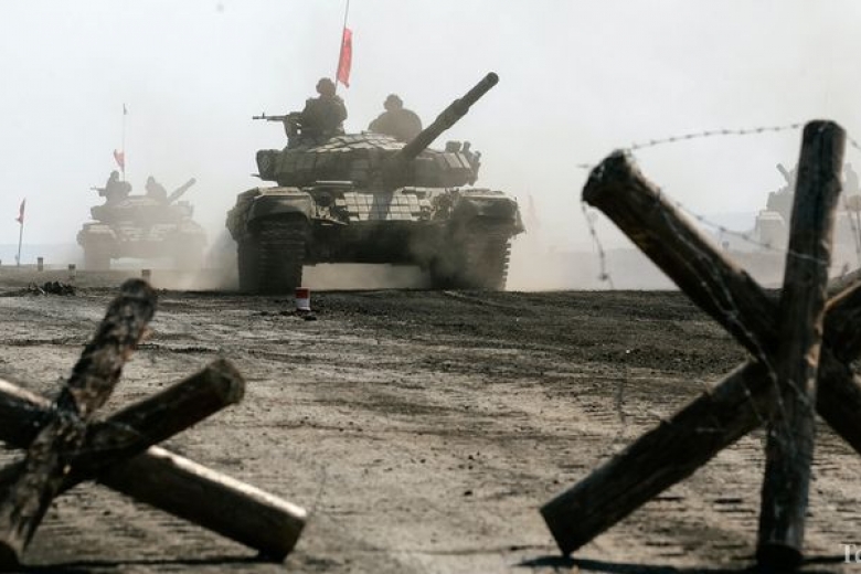 Россия под прикрытием учений перебрасывает на Донбасс тяжелое вооружение, – ИС