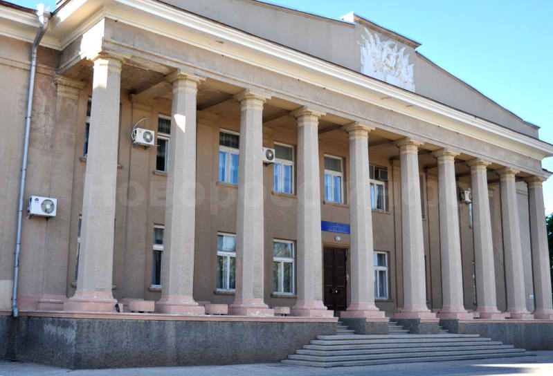 Подконтрольный Кремлю суд Евпатории выслал из оккупированного Крыма 23 граждан Украины за «нелегальное» трудоустройство