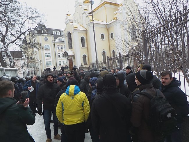 Суд над Трухановым: под здание пришли представили “Нацдружин” и группа неустановленных лиц
