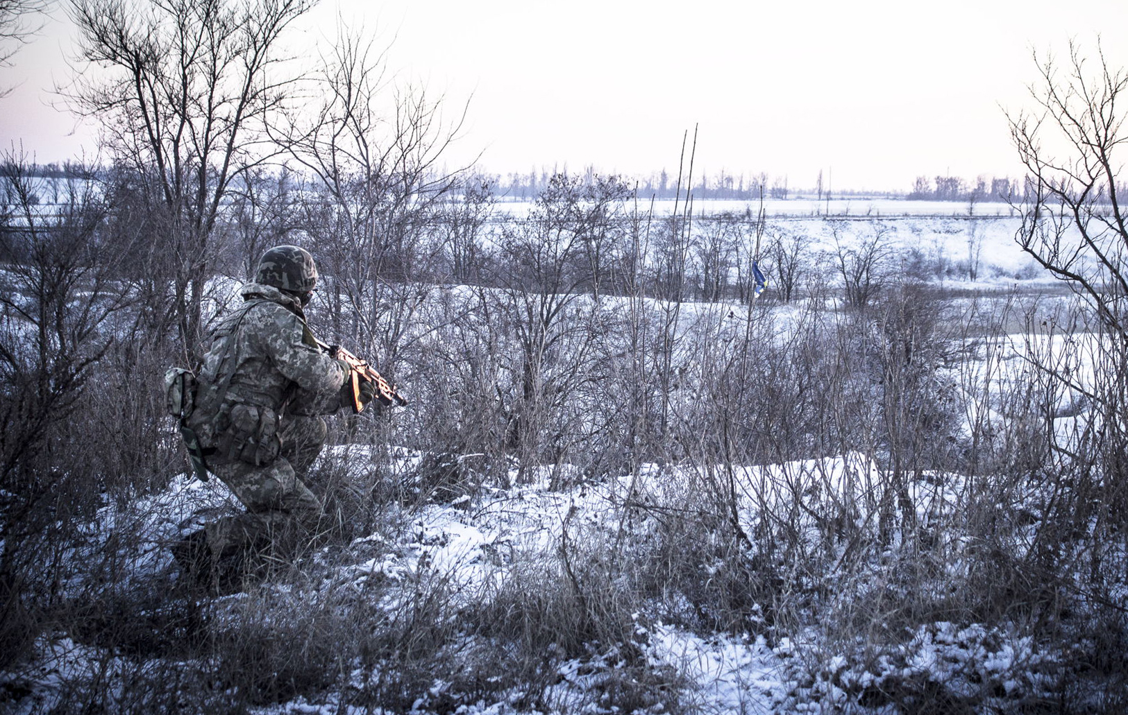 Восток Украины: два обстрела, украинский военный получил боевую травму
