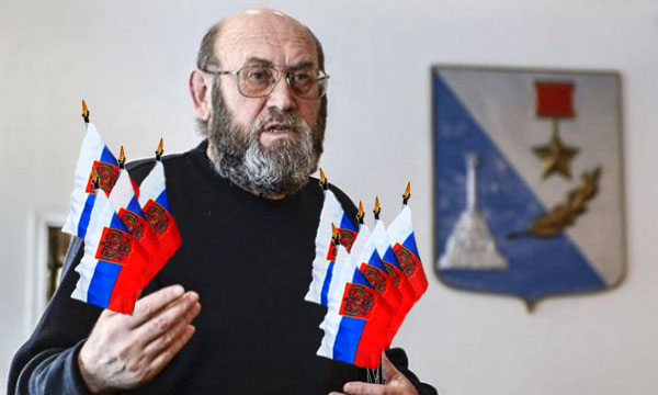 Крымчан заставляют “украшать” дома триколорами