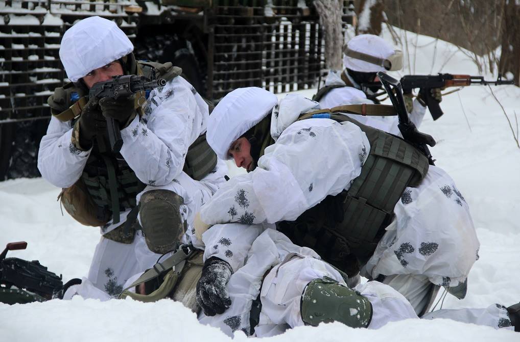Неспокойный Донбасс: ранены украинские воины
