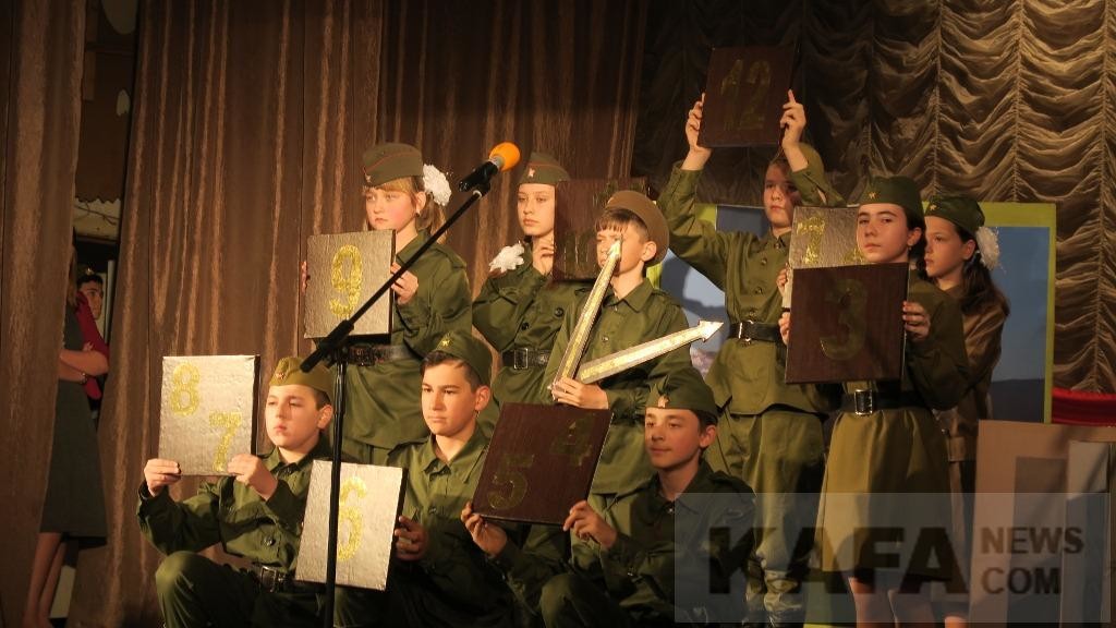 Прививка «победобесия»: крымских детей массово переодели в советскую военную одежду