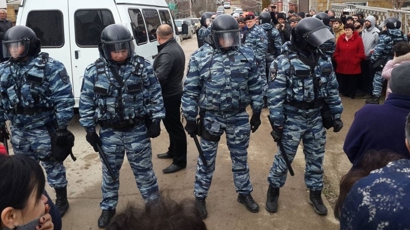 Обыски в Крыму: оккупанты задержали двоих крымских татар