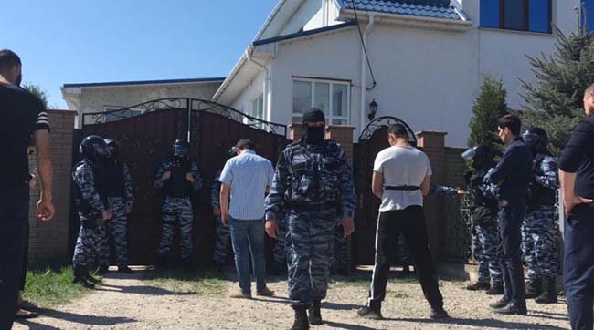 Спецслужбы оккупанта устроили массовые обыски у крымских татар