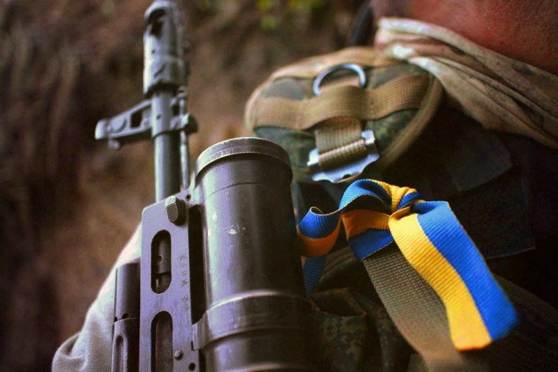 На Донбассе погиб украинский боец, еще двое – ранены