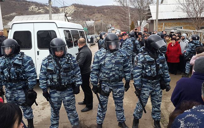 В Крыму прошли обыски у крымских татар, есть задержанные