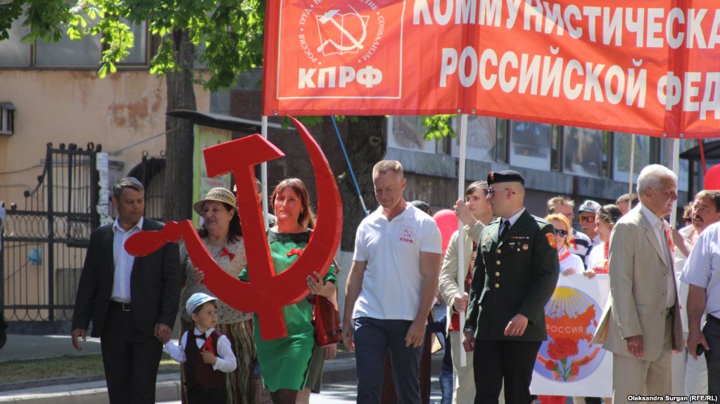 Первомайское шествие в Севастополе прошло в советском стиле