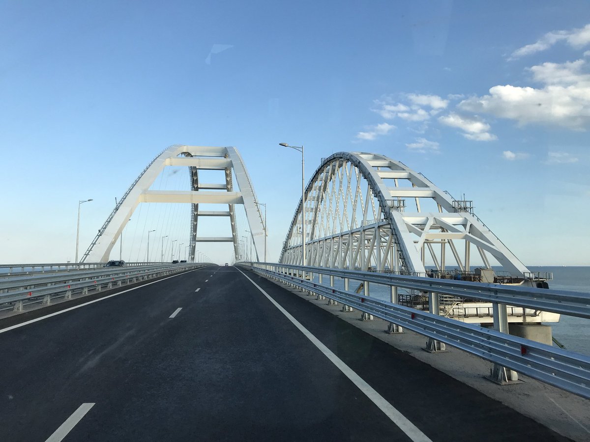 На Крымском мосту ни единой машины