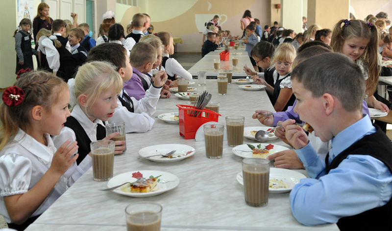 Крымских детей за бюджетные деньги кормят фальсификатом