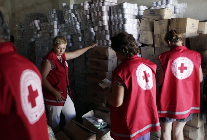 Красный Крест и ООН отправили сотни тонн гуманитарки на Донбасс