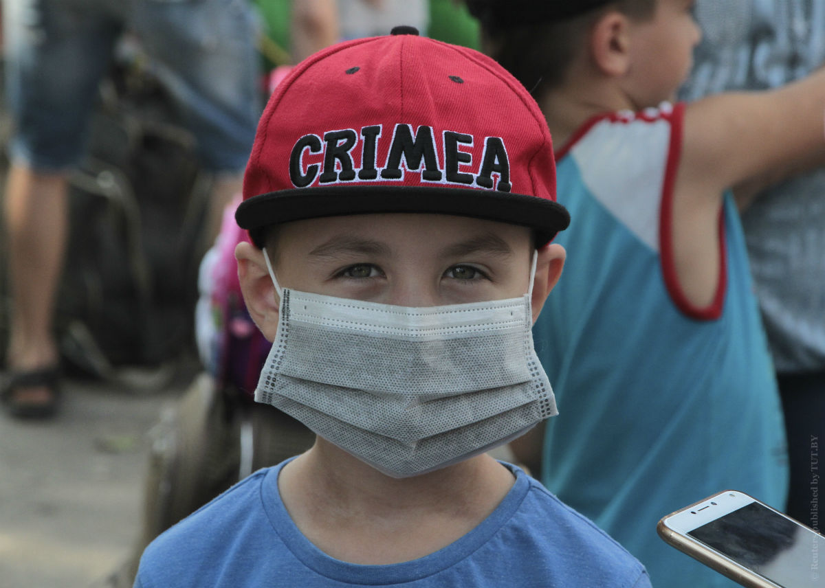 Украинцам рекомендуют не ехать в Крым с материка из-за выбросов на заводе «Титан»