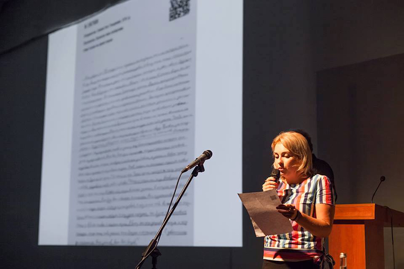 Анна Паленчук читает письмо Олега Сенцова