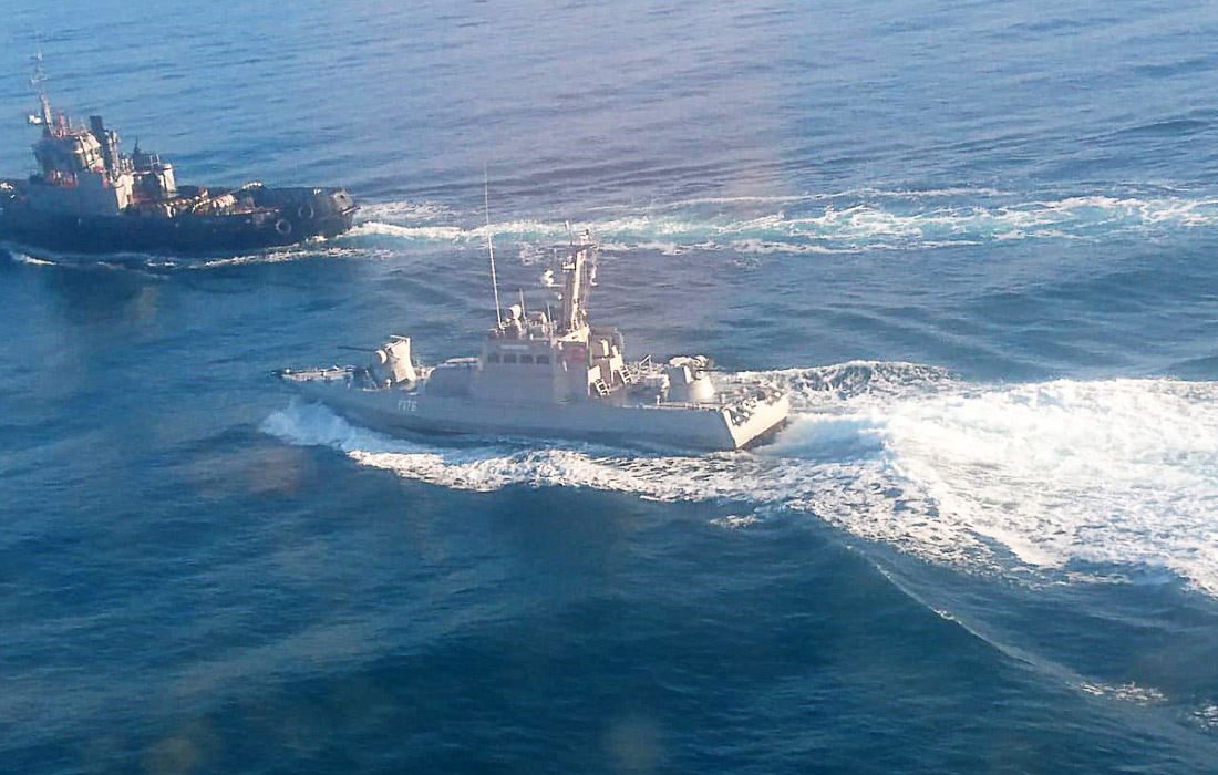 Оккупанты доставили захваченные суда ВМС Украины в Керчь