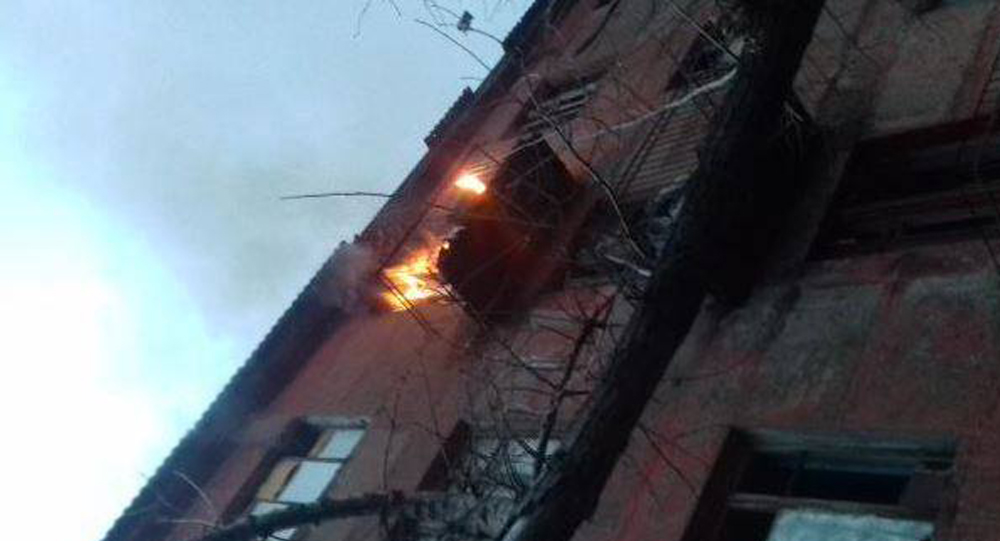 Оккупанты обстреляли Золотое-4 на Донбассе. Поврежден жилой дом