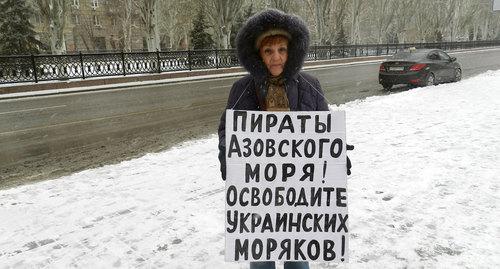 «Доктора в Кремль!» и бумажные кораблики: в городах РФ протестовали против войны