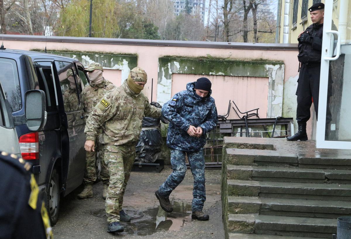 Российский суд собирается продлить незаконный арест украинских моряков