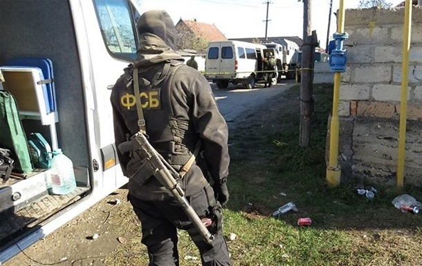 Оккупанты в Крыму обыскивают «участников украинского батальона»