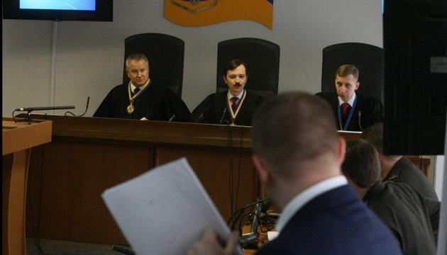 Приговор Януковичу оглашают уже шесть часов
