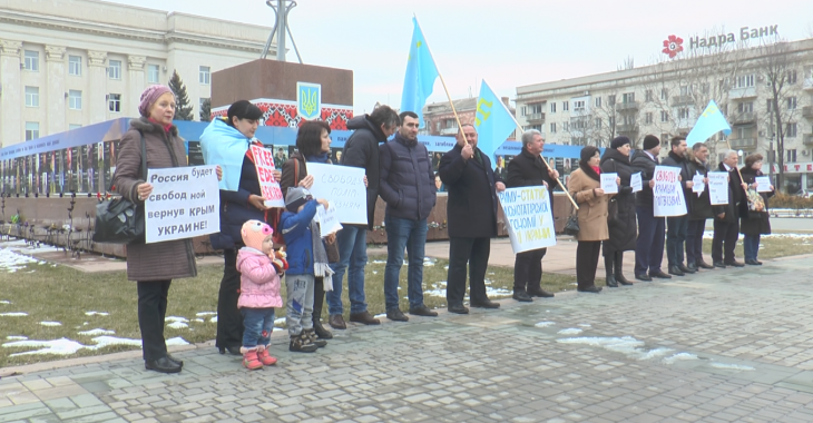 В Херсоне состоялся флешмоб ко Дню сопротивления Крыма оккупации РФ