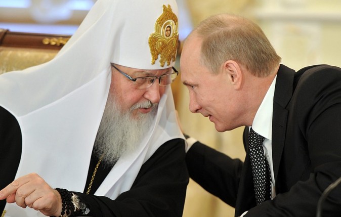 После защиты русскоязычных Путин берется за украинских верующих