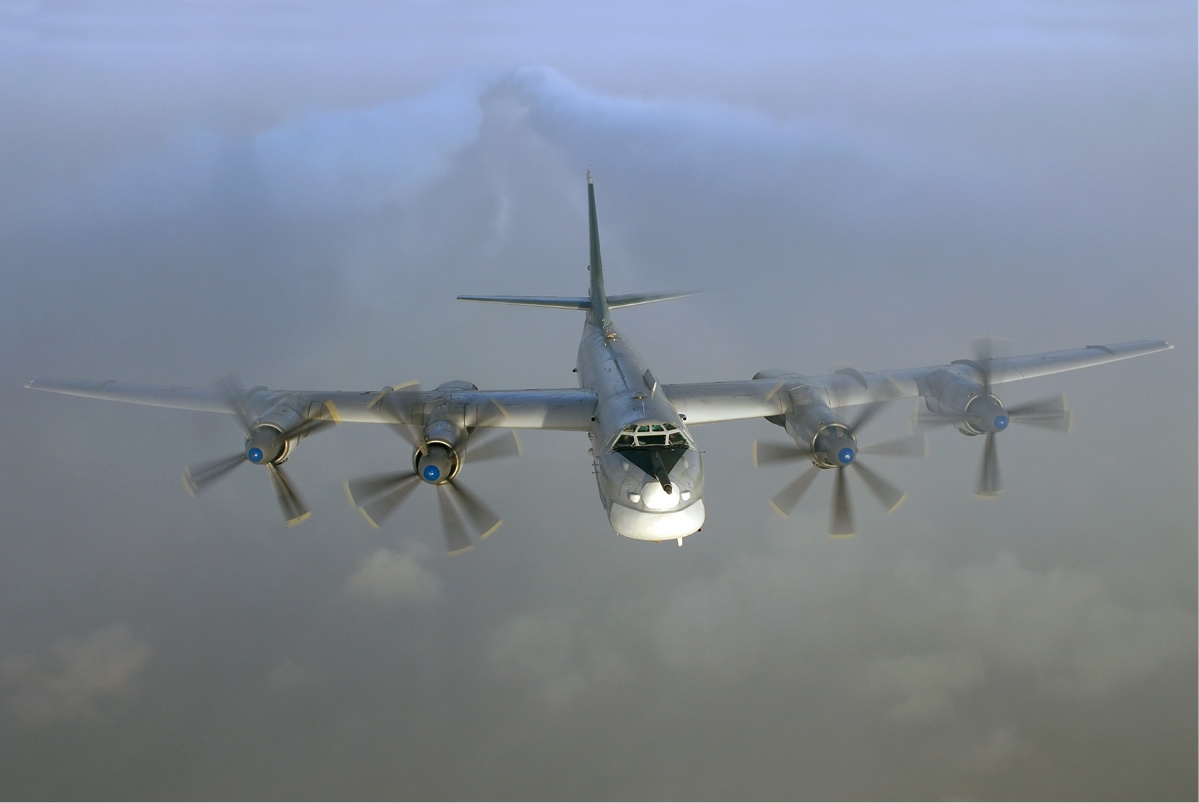 В небе над оккупированным Донбассом замечен военный самолет РФ