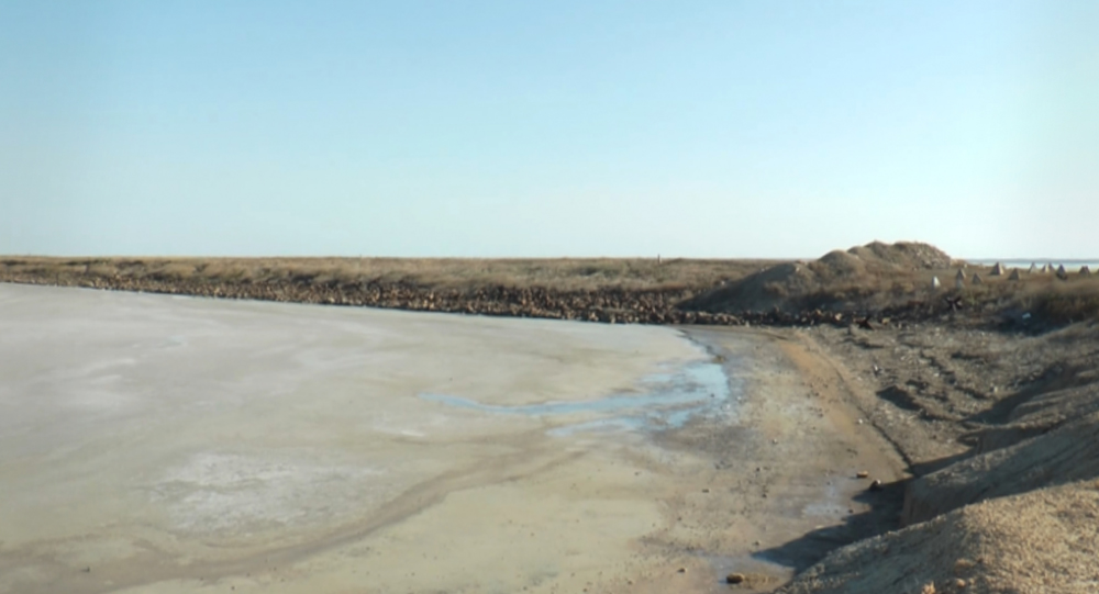 На севере Крыма вновь химвыбросы. Местные жители ждут большую воду