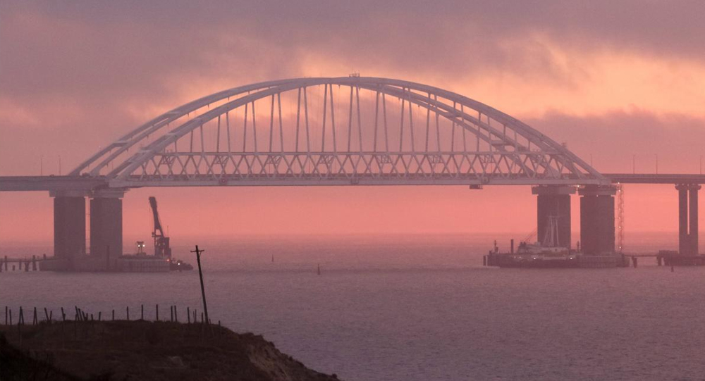 Керченский мост является причиной посадки судов на мель, – МинТОТ