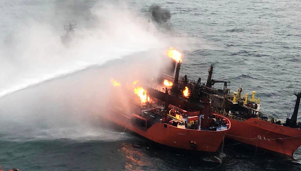 Погас пожар на втором танкере в Черном море
