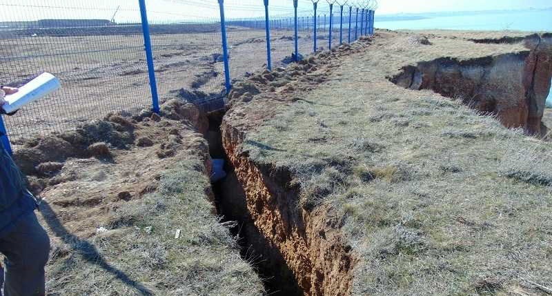 В Крыму в море сползла часть военного аэродрома оккупантов