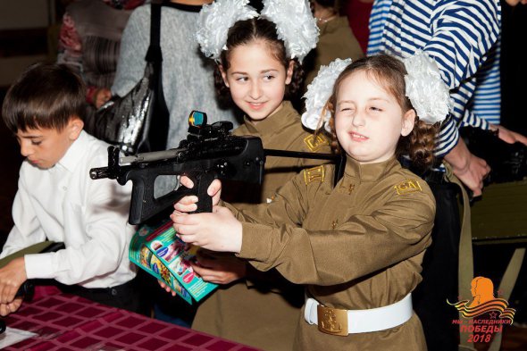 Крымских детей учат ненавидеть и воевать с Украиной