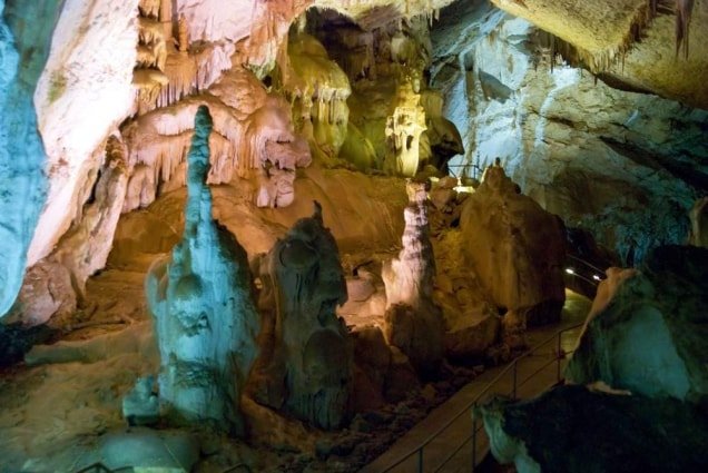 В Крыму обнаружили рейдерский захват пещеры Мраморной