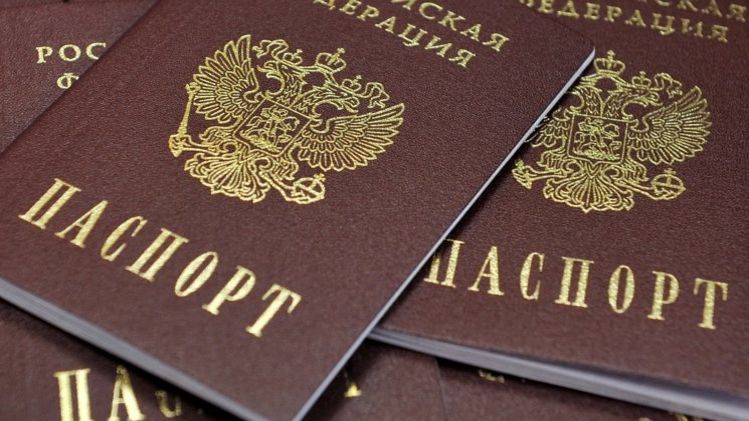 Уже выдают: в Луганске начали принимать  документы для получения незаконного гражданства РФ