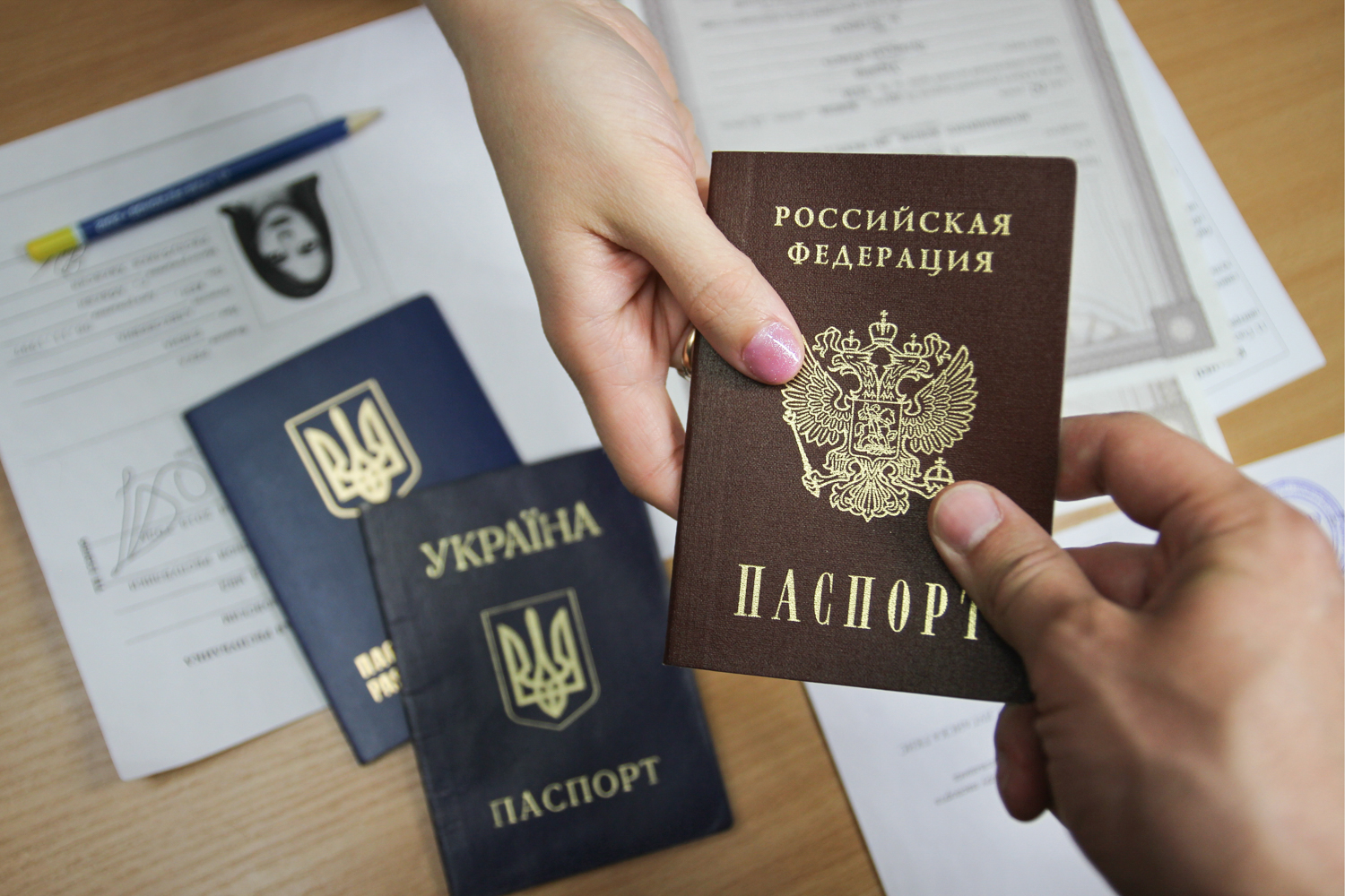 Лишать донбасцев пенсии за получение паспорта РФ нельзя, – правозащитники