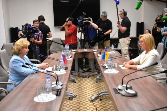 Москалькова и Денисова договорились о создании рабочей группы по обмену заключенными