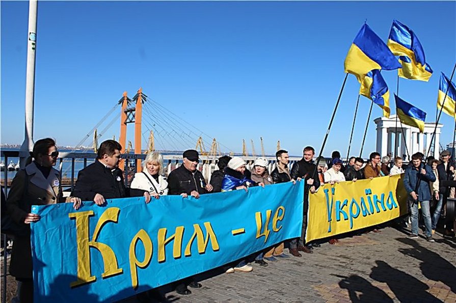 Крымчан нужно информировать, что будет после возвращения в Украину, – Сенченко