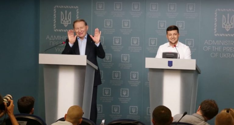 Кучма предложил «не стрелять в ответ», Порошенко против идеи снятия блокады