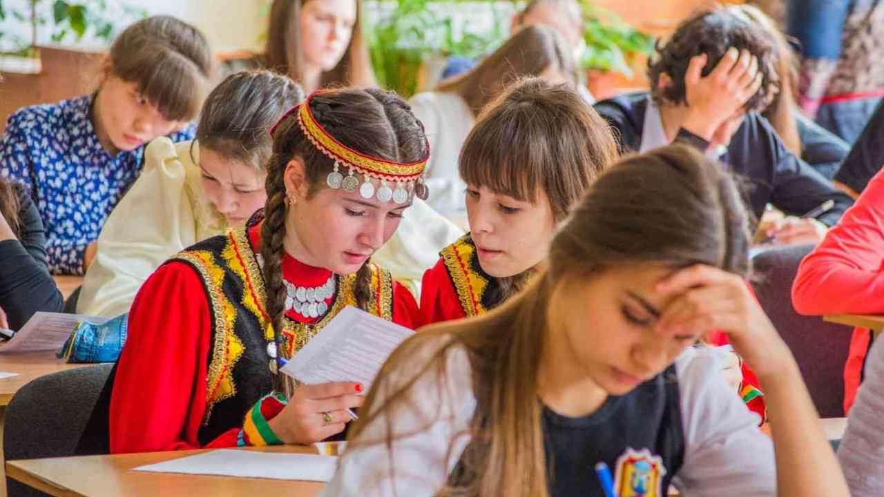 У крымчан-абитуриентов сейчас пробел в знании украинского языка и истории